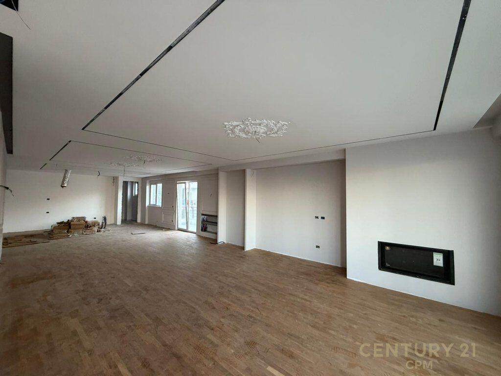 Shitet apartament luksoz 3+1 në Kompleksin FZ, Liqeni Thatë