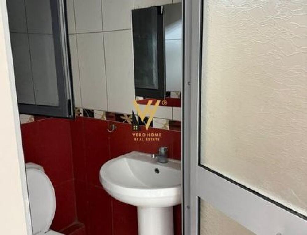 JEPET AMBIENT BIZNESI ME QIRA NE SAUK 300 EURO