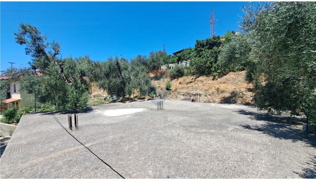 Casa Indipendente con Terrazza in Vendita