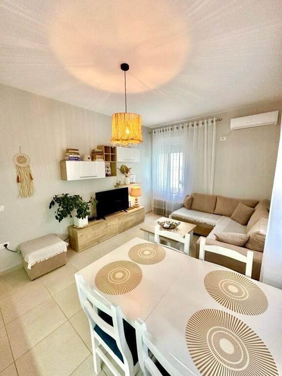 Shitet Apartament 1+1