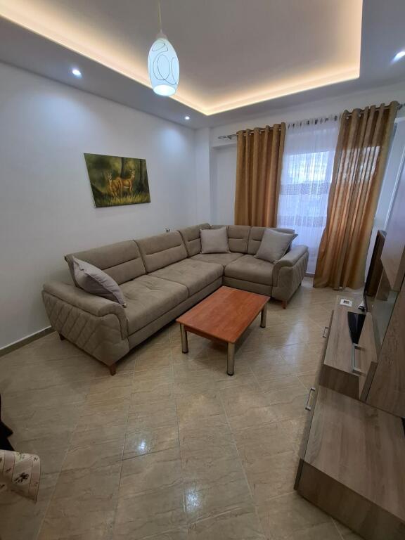 Jepet apartament me qera 1+1