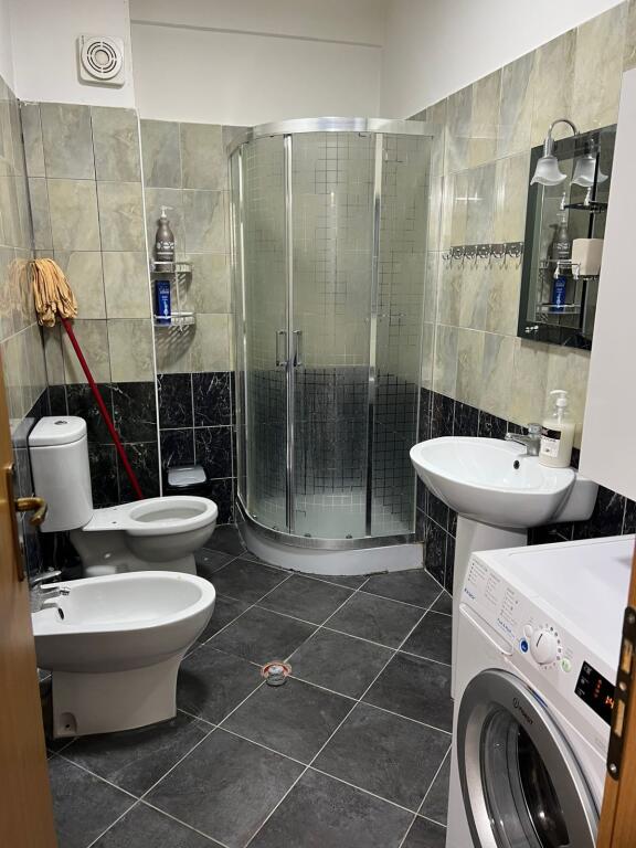 Jepet apartament me qera 1+1