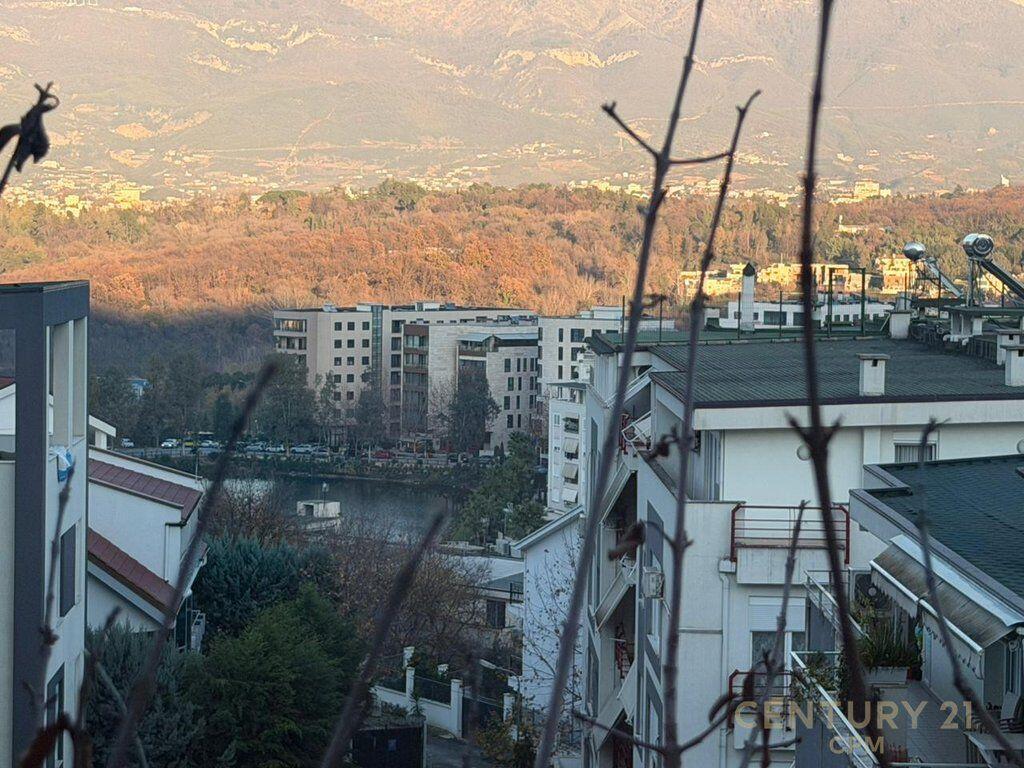 Shitet apartament luksoz 3+1 në Kompleksin FZ, Liqeni Thatë