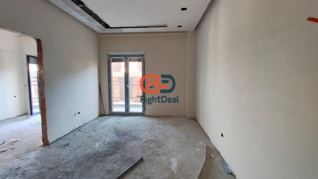 Tek Kompleksi Tirana Porta E Re ,Shitet Apartament 1+1 Me Cmim Okazion!!