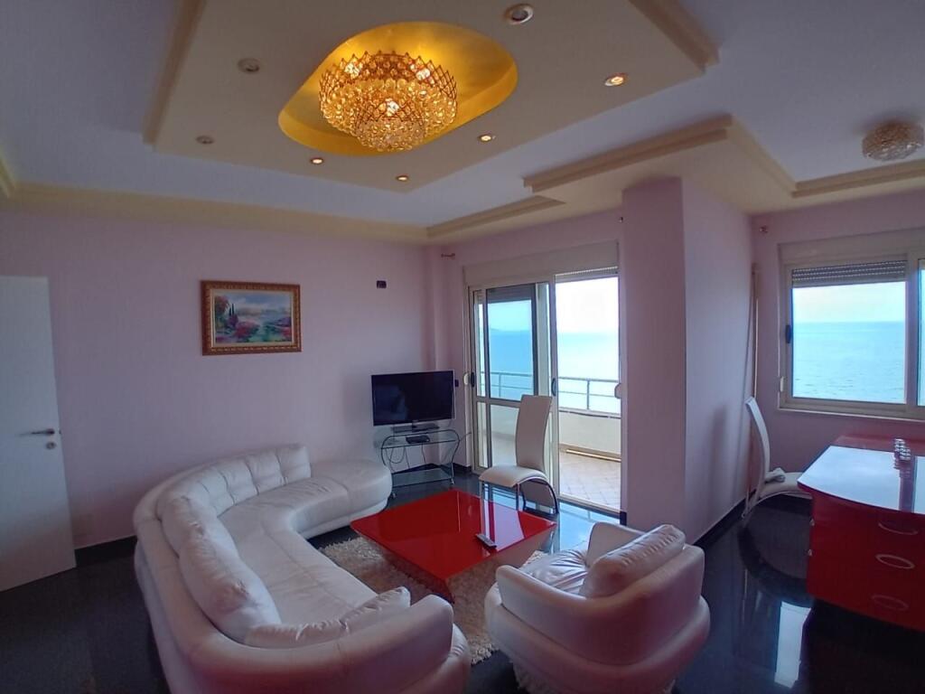 Jepet apartament me qera 1+1