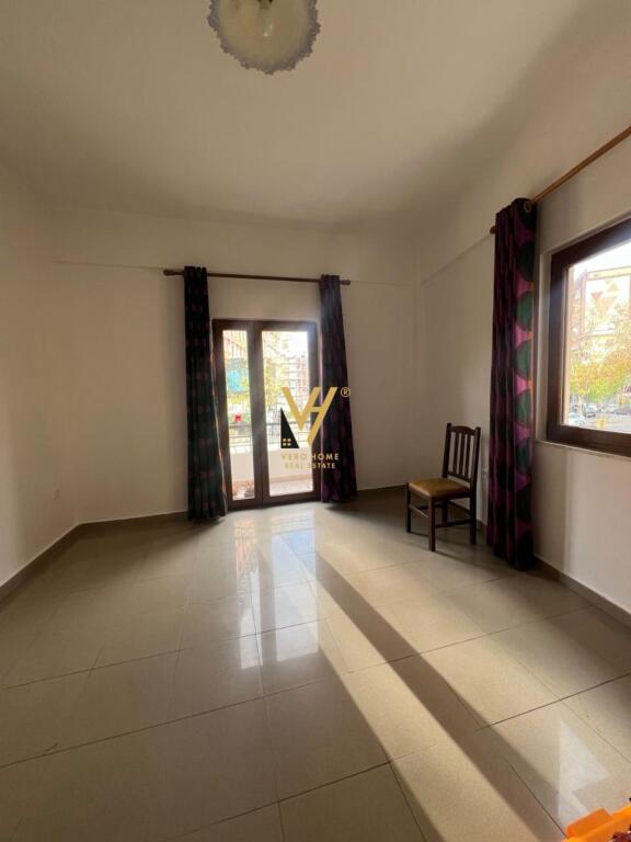 UFFICIO DI 180 M2 IN AFFITTO IN VIA KAVAJES 3.000 EURO