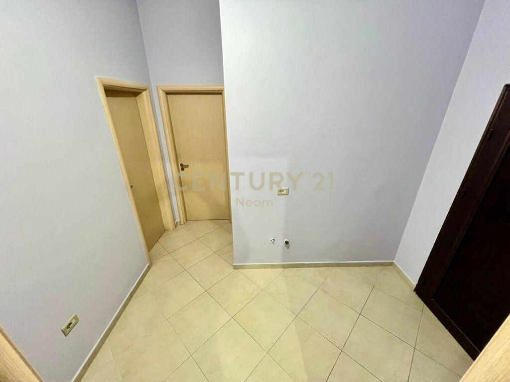 Jepet me Qira Ambient Zyre 100 m² me Parkim – Komuna e Parisit