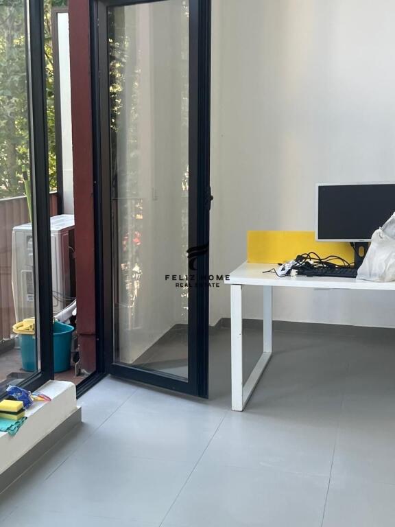 LOCALE COMMERCIALE IN AFFITTO 75 M2 STRADA DI KAVAJES 150.000 LEKE