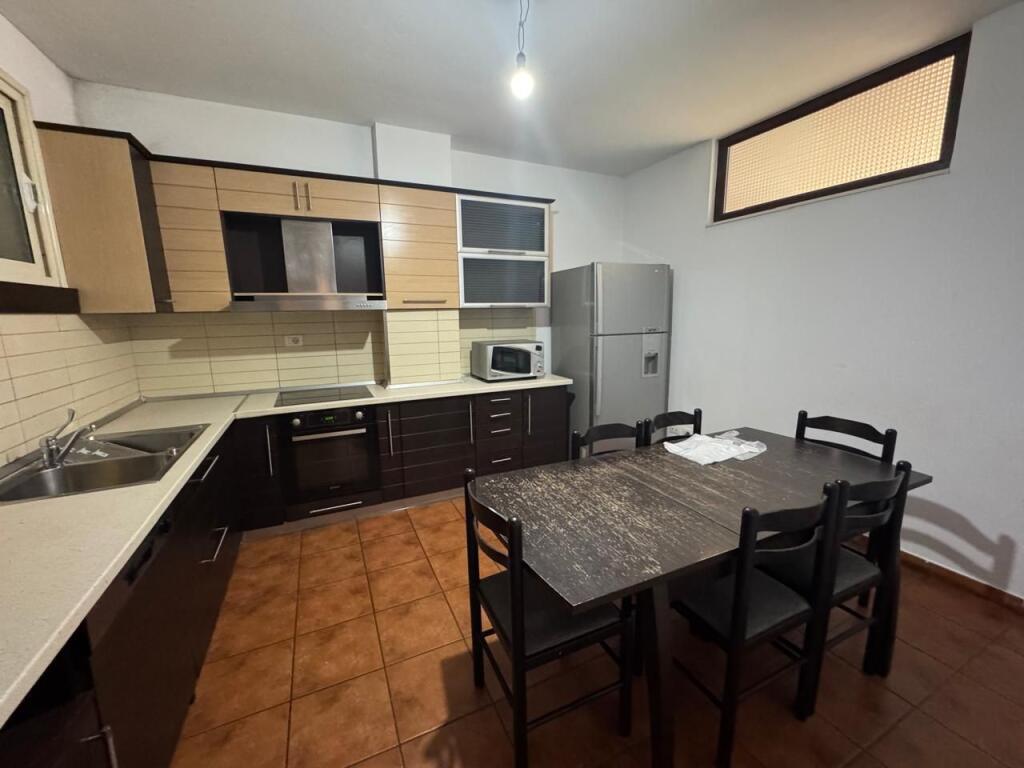 Jepet apartament me qera 3+1+2+2