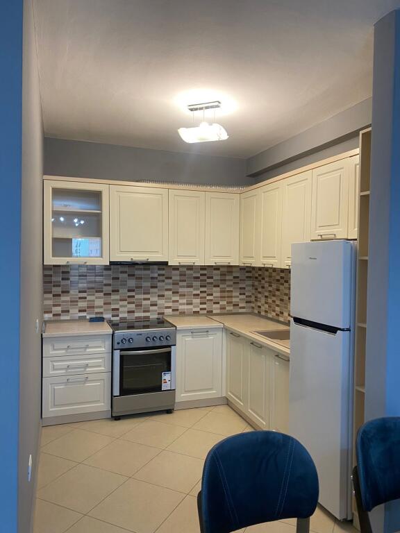 Jepet apartament me qera 2+1+2