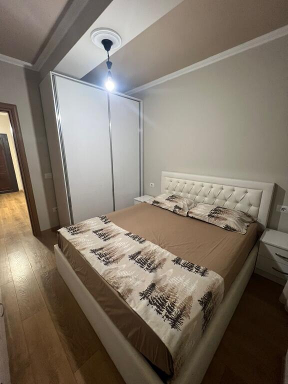 Jepet apartament me qera 1+1