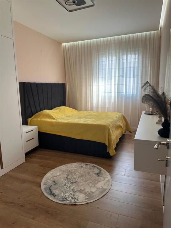 Shitet Apartament 2+1