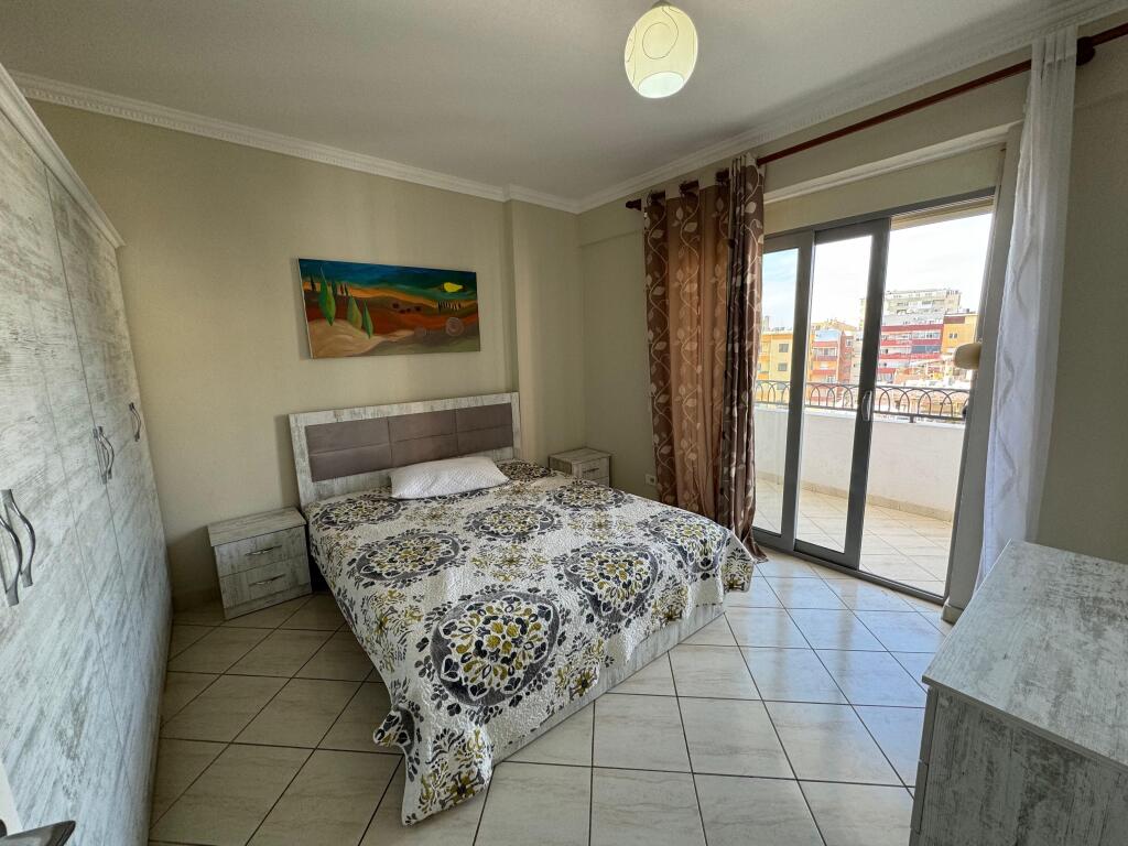 Shitet Apartament 2+1