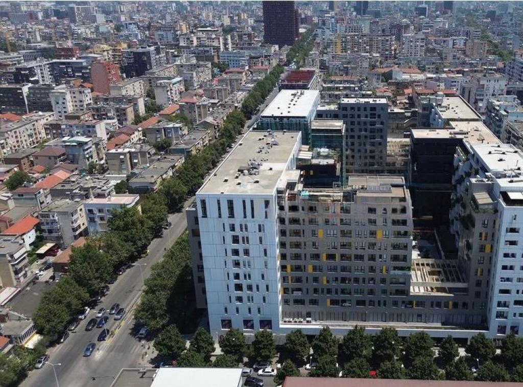 SHITET APARTAMENT 1+1 – Rruga e Kavajës (pranë Square 21)