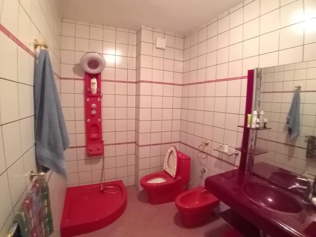 Jepet apartament me qera 1+1