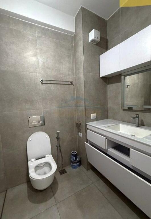 Apartament 1+1 Me Qira në Komunën e Parisit, Tiranë