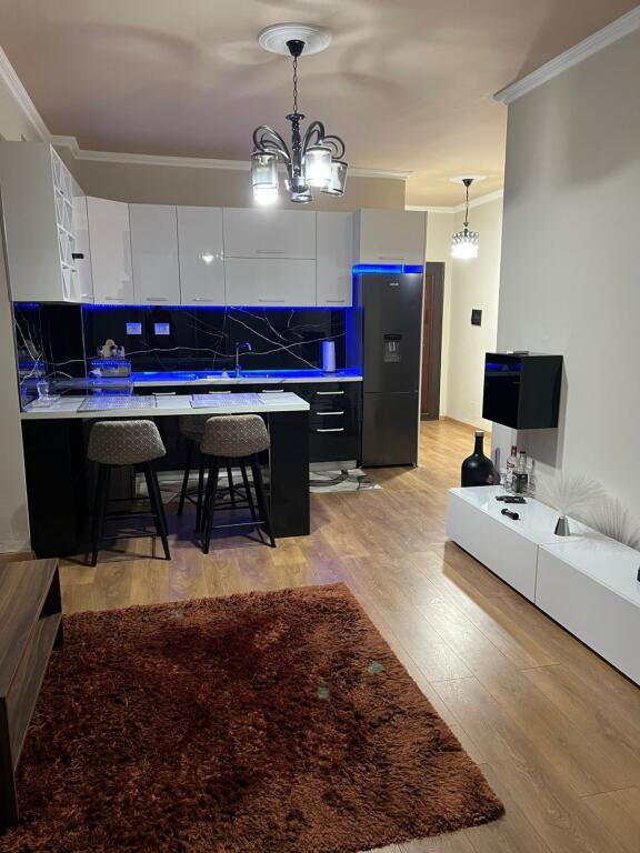 Jepet apartament me qera 1+1