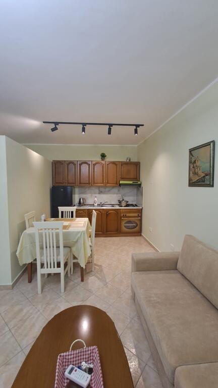 Jepet apartament me qera 1+1