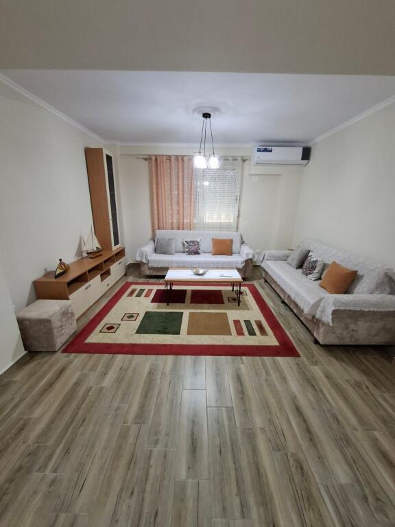 Jepet apartament me qera 1+1