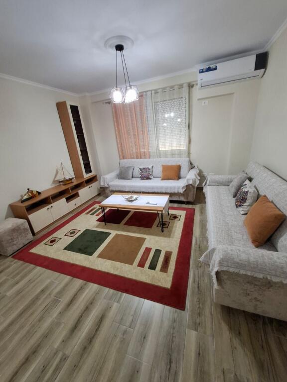 Jepet apartament me qera 1+1