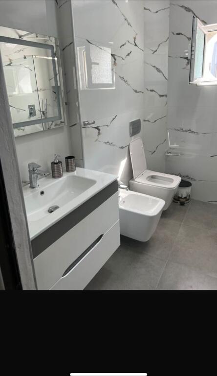 Girl wanted to share rent house in Center