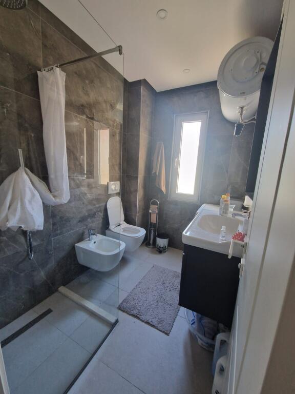 Jepet apartament me qera 1+1