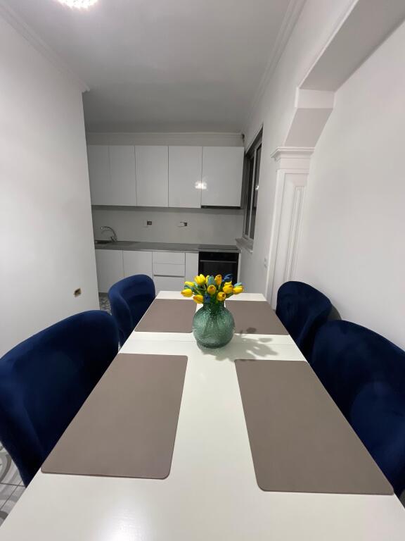 ✨Jepet me Qira Apartament 2+1 | 📍Stacioni Trenit | 💶KUSHT PARAPAGIM NJE VIT