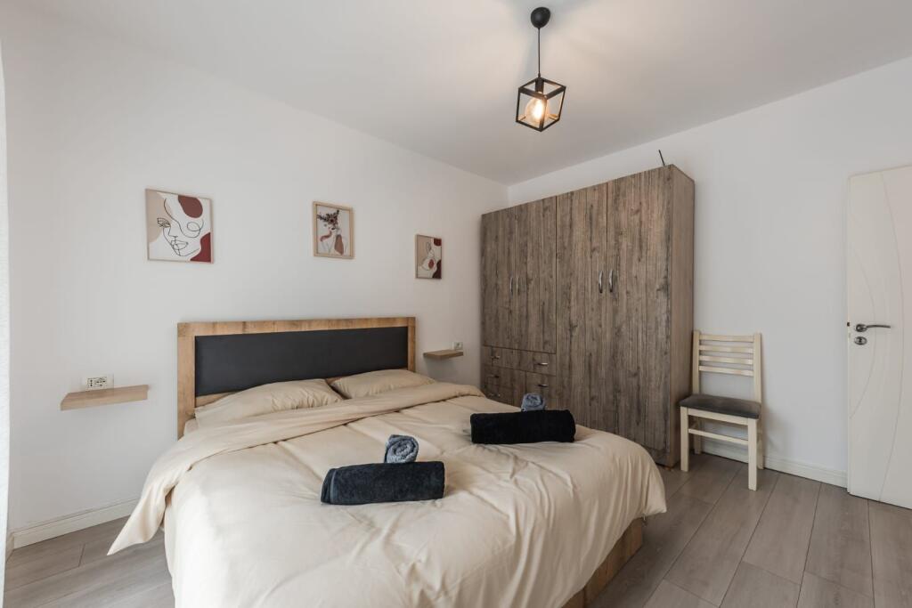 Appartamento 2+1 in via Qemal Stafa vicino al mercato nuovo