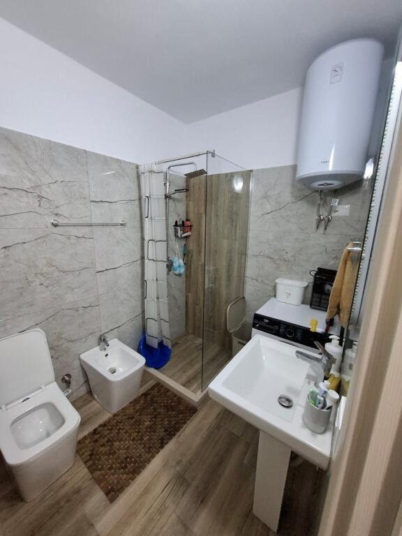 Jepet apartament me qera 1+1