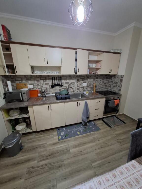 Jepet apartament me qera 1+1