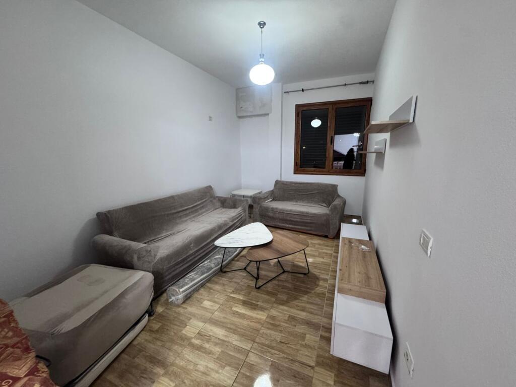 3+1,i mobiluar ne sauk te ri,cmimi 550 euro