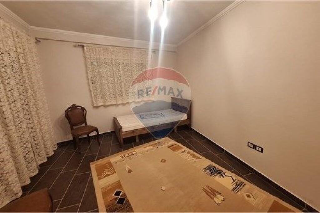 Apartament 2+1+2  per qira te Pallatet Cabej