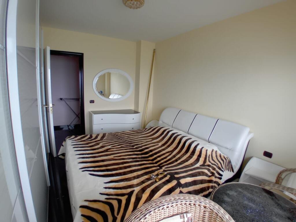 Jepet apartament me qera 1+1