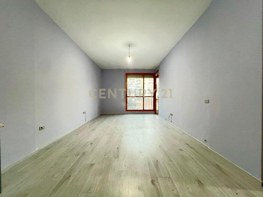 Jepet me Qira Ambient Zyre 100 m² me Parkim – Komuna e Parisit