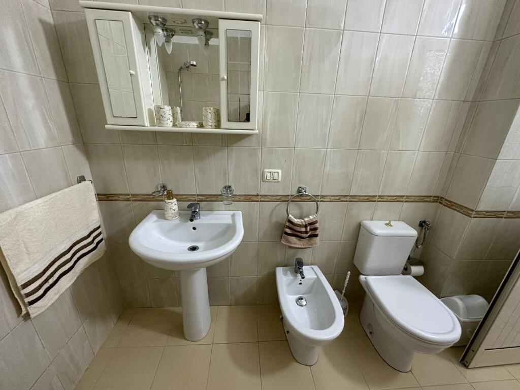 Jepet apartament me qera 1+1