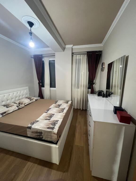 Jepet apartament me qera 1+1