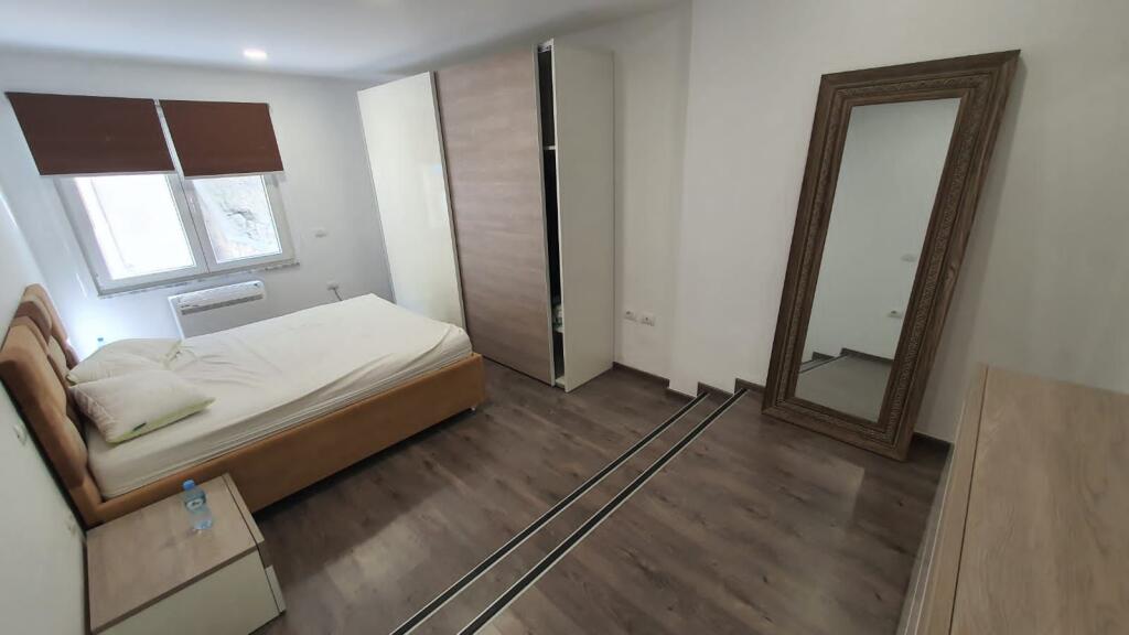 Jepet apartament me qera 2+1+2