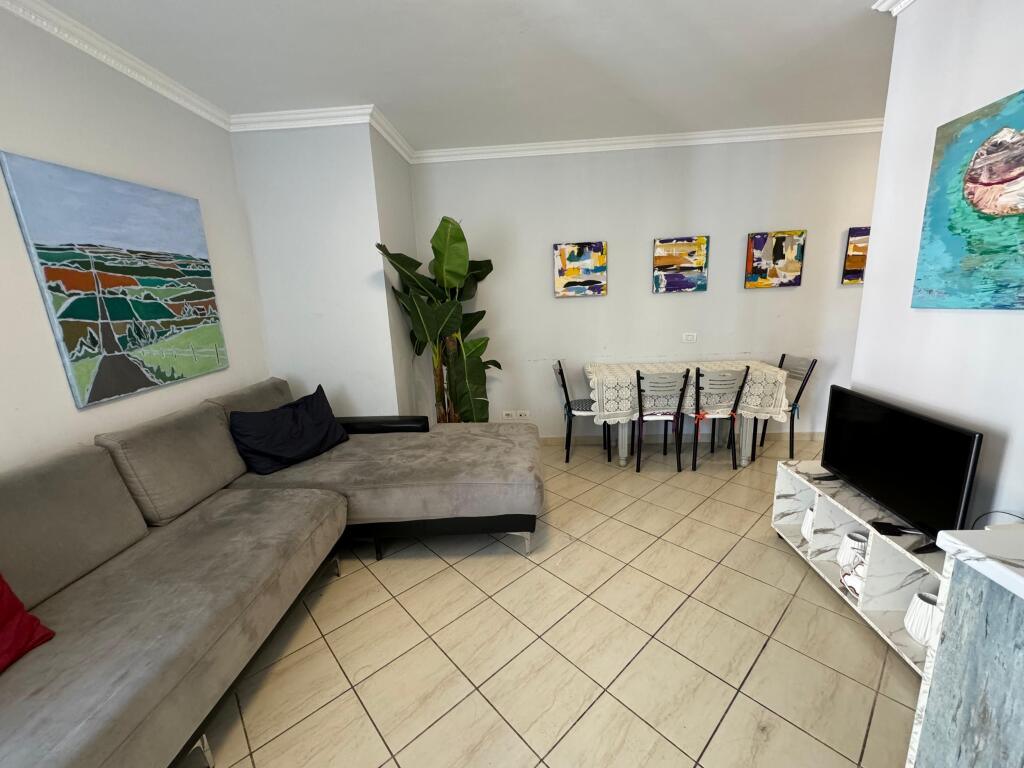 Shitet Apartament 2+1