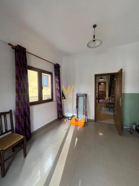 UFFICIO DI 180 M2 IN AFFITTO IN VIA KAVAJES 3.000 EURO