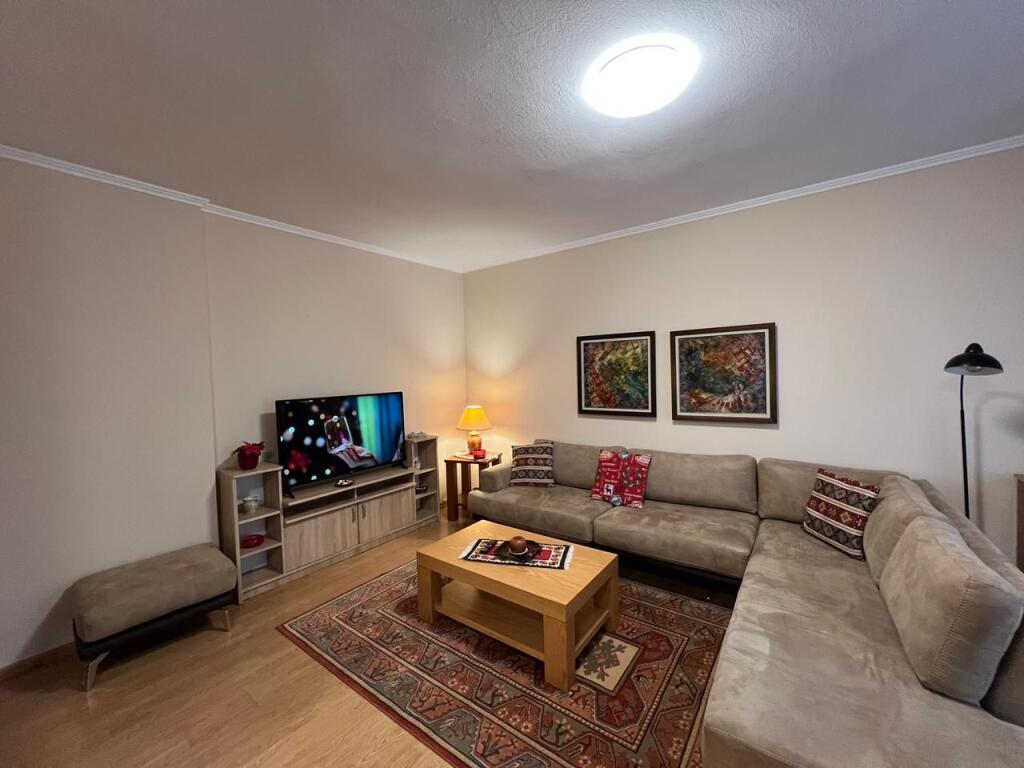 Apartament 1+1 me Qira te Pazari i Ri