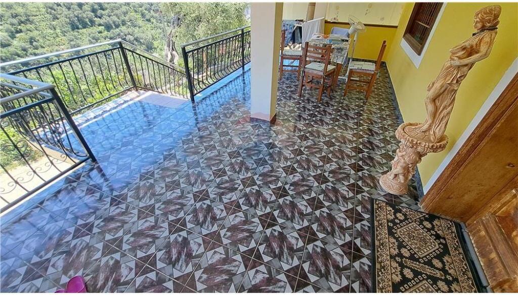 Vilë Dy-Katëshe për Shitje, Kaninë, Vlorë