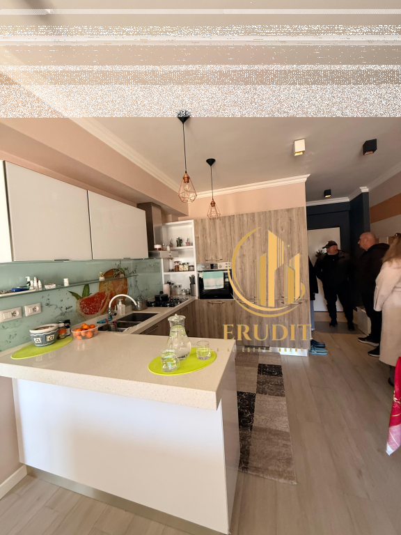 House 2+1 with 2 bathrooms for sale  Vlora, near Pastiçeri Elezi