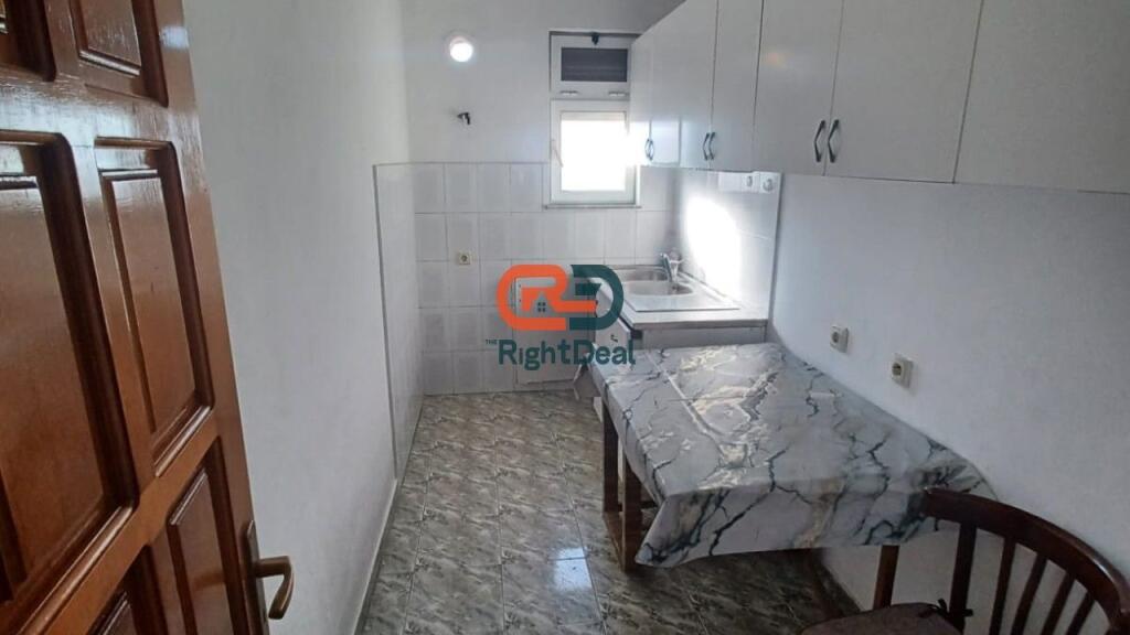 Ne Porcelan, Shitet Apartament 2+1 Ideal Per Banim!!!