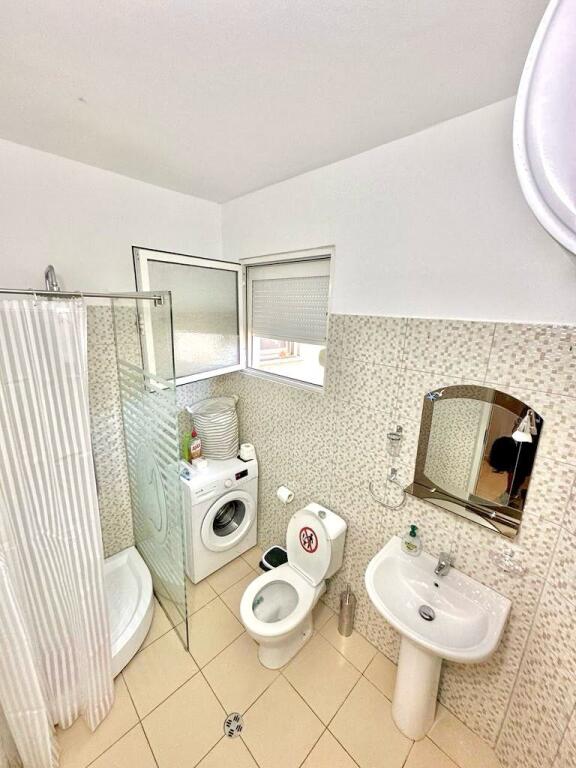 Shitet Apartament 1+1