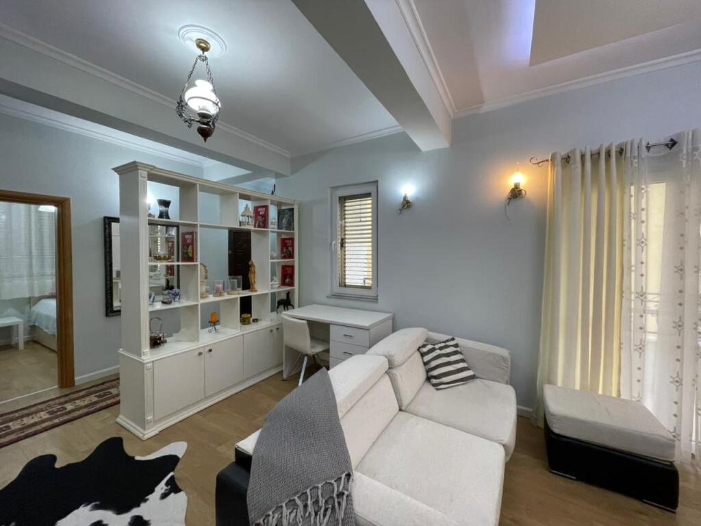 Apartament 2+1 me Qira tek Rruga Durresit