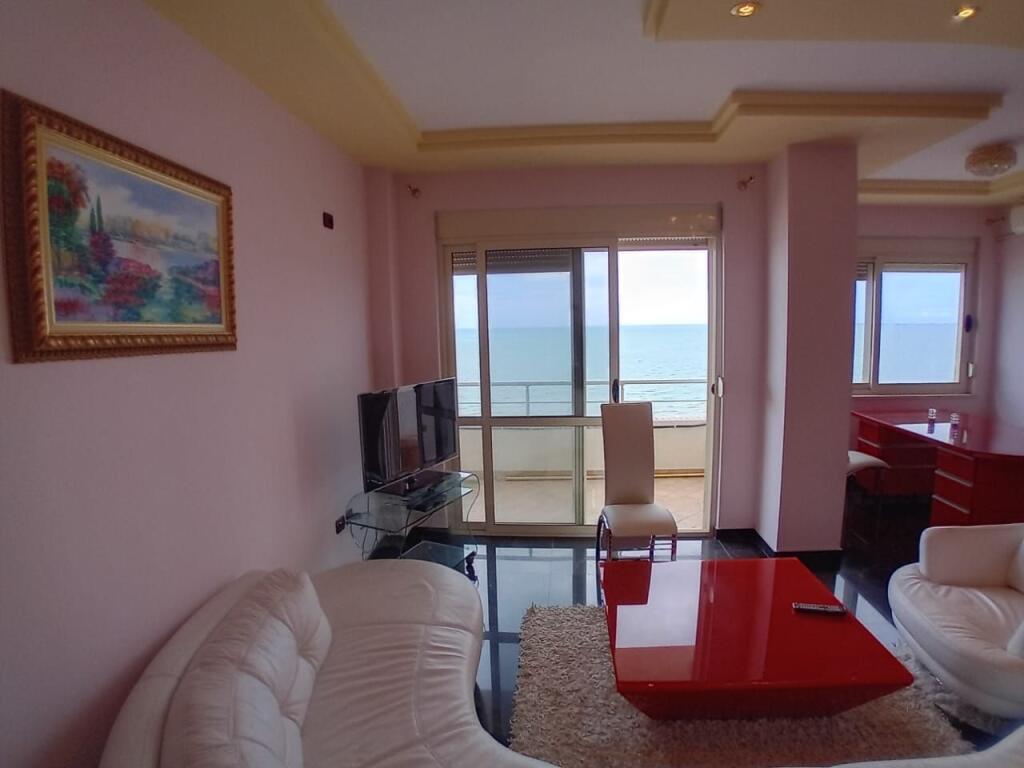 Jepet apartament me qera 1+1