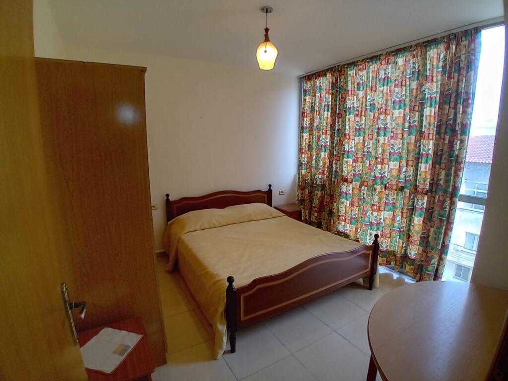 Jepet apartament me qera 1+1