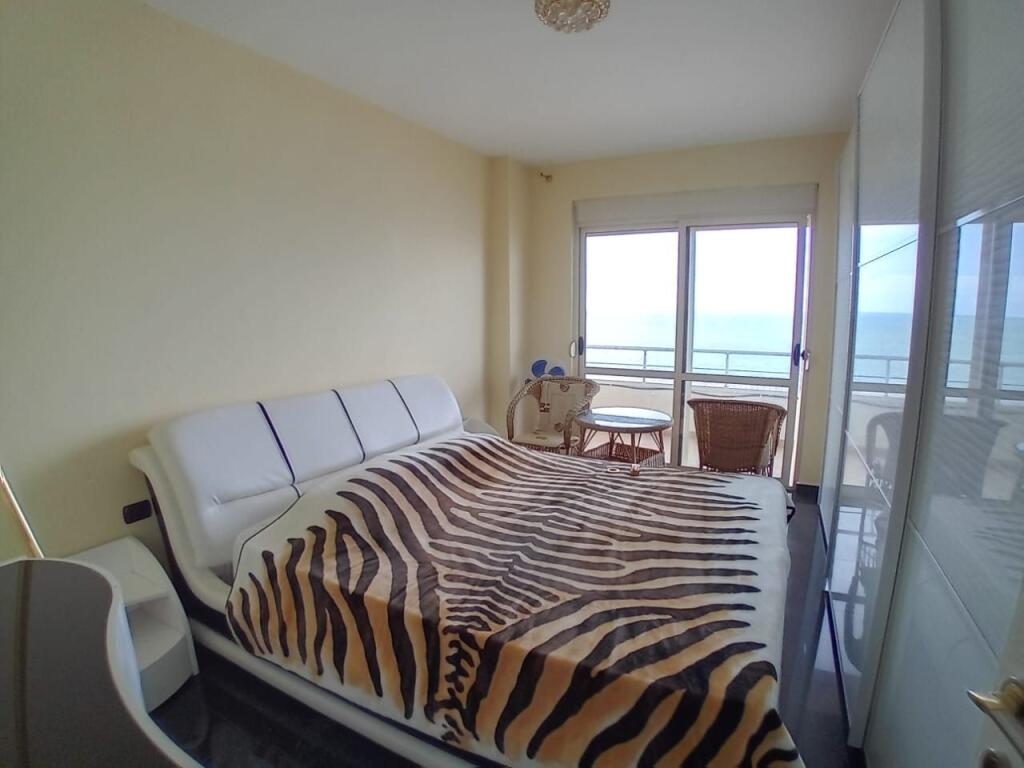 Jepet apartament me qera 1+1