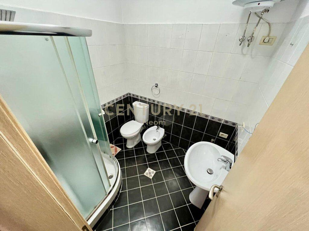 Jepet me Qira Ambient Zyre 100 m² me Parkim – Komuna e Parisit