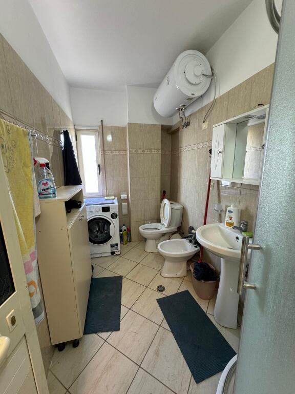 Shitet Apartament 2+1